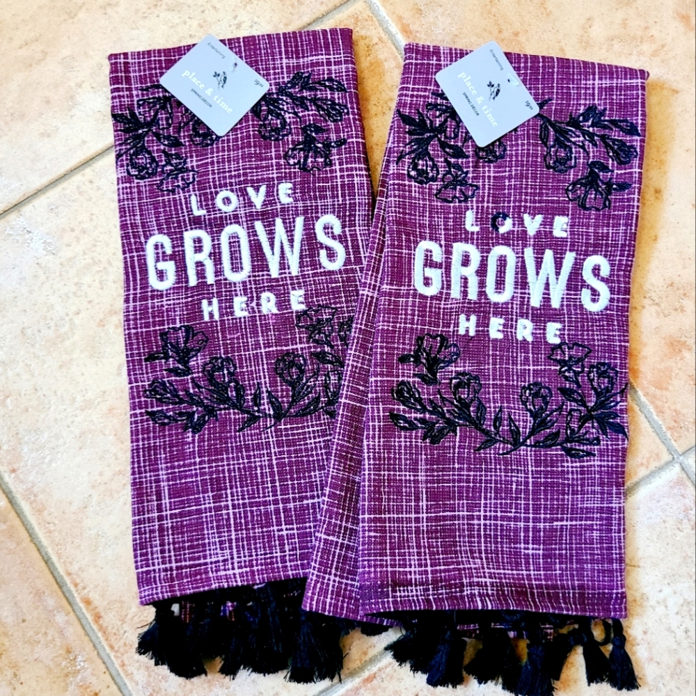 👀50% OFF👀NWT‼️ Pair of Place & Time brand "Love Grows Here" Kitchen Towels
